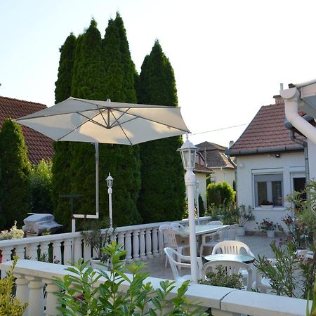 Henrietta - Violetta Apartman Hajduszoboszlo Exterior photo