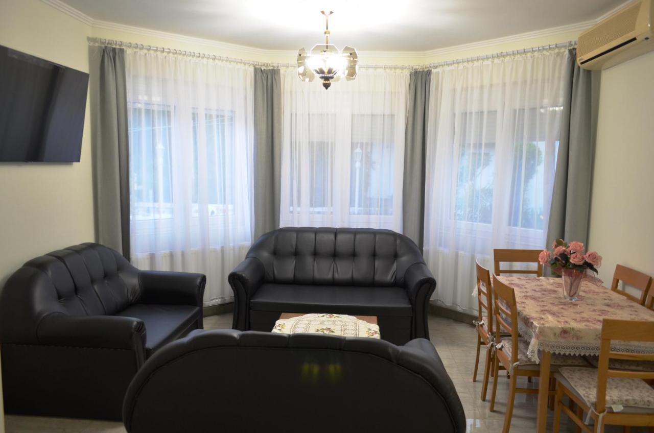 Henrietta - Violetta Apartman Hajduszoboszlo Exterior photo