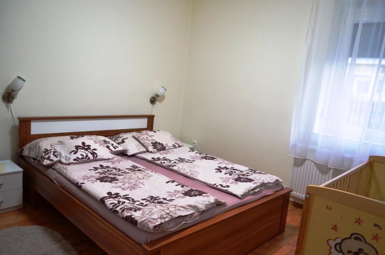Henrietta - Violetta Apartman Hajduszoboszlo Exterior photo