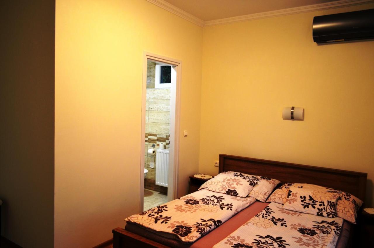 Henrietta - Violetta Apartman Hajduszoboszlo Exterior photo