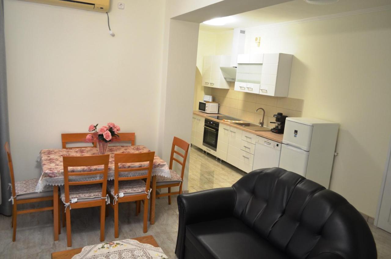 Henrietta - Violetta Apartman Hajduszoboszlo Exterior photo