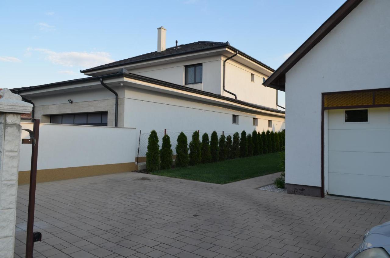 Henrietta - Violetta Apartman Hajduszoboszlo Exterior photo